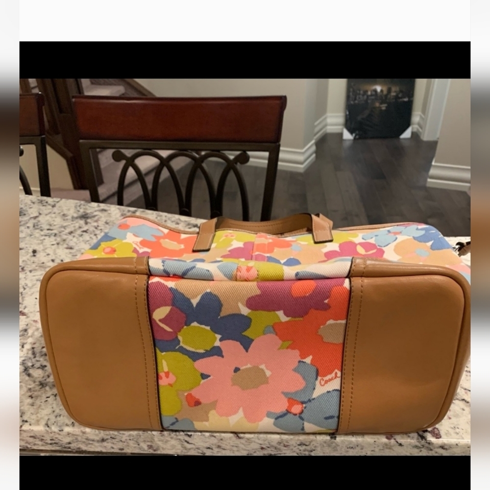🌺 COACH (AUTHENTIC) HADLEY FLORAL MEDIUM TOTE BAG - EUC🌺 - Picture 4 of 6